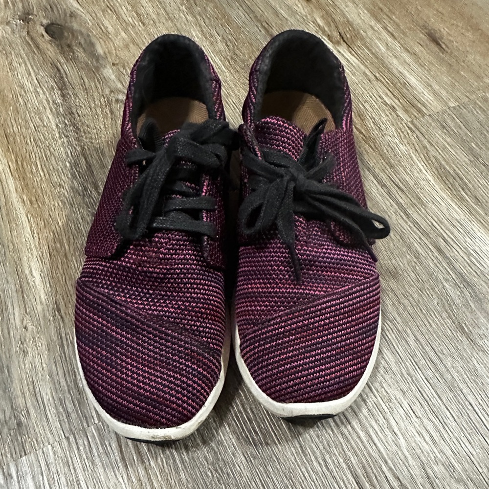 Tom’s Sneakers